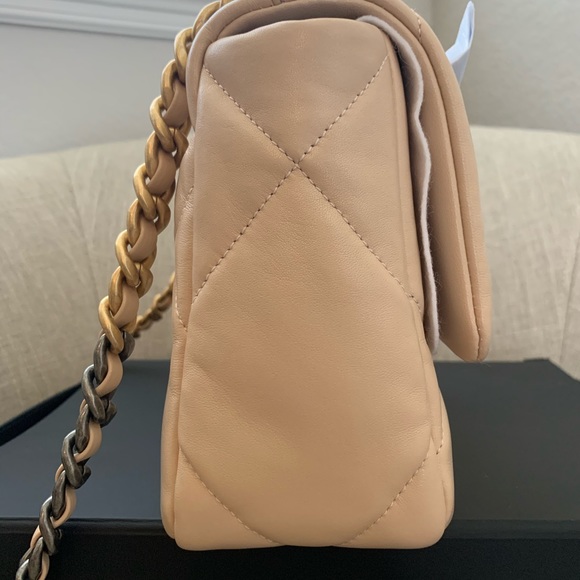 Brand New Beige Lambskin Chanel 19 - Picture 5 of 9